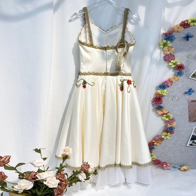 Wei&szlig;es Creme-Ballettkleid &bdquo;Das Erwachen der Flora&ldquo; | R0696
