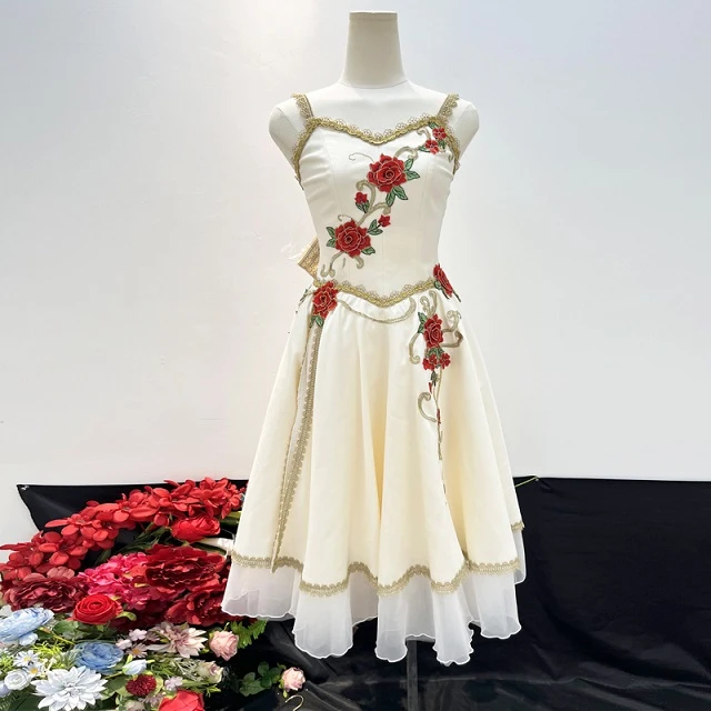 Wei&szlig;es Creme-Ballettkleid &bdquo;Das Erwachen der Flora&ldquo; | R0696