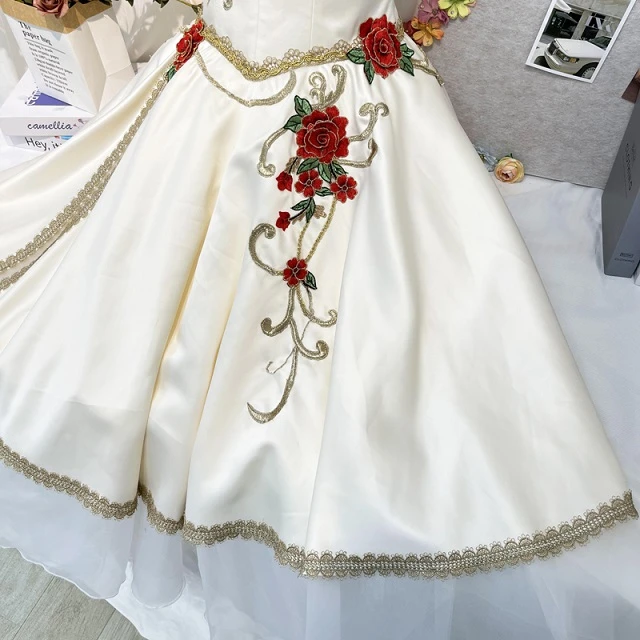 Wei&szlig;es Creme-Ballettkleid &bdquo;Das Erwachen der Flora&ldquo; | R0696