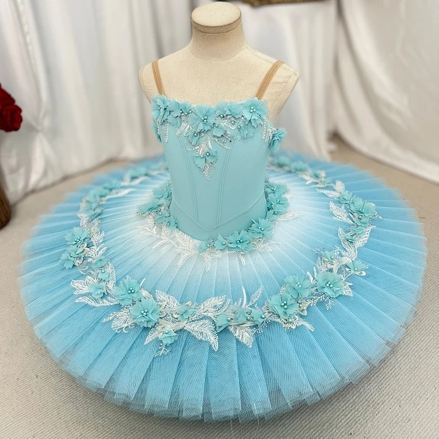 Hellblaues Pfannkuchen-Tutu mit Blumenmuster | S218