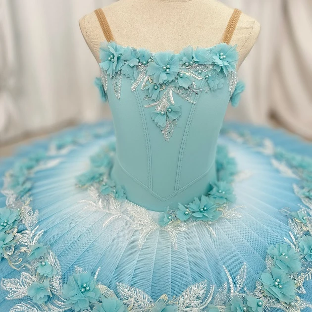Hellblaues Pfannkuchen-Tutu mit Blumenmuster | S218