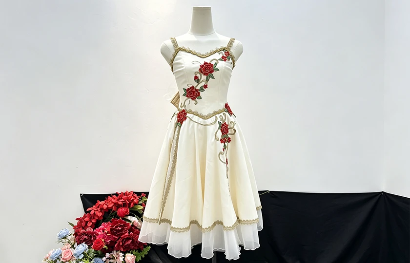 Wei&szlig;es Creme-Ballettkleid &bdquo;Das Erwachen der Flora&ldquo; | R0696