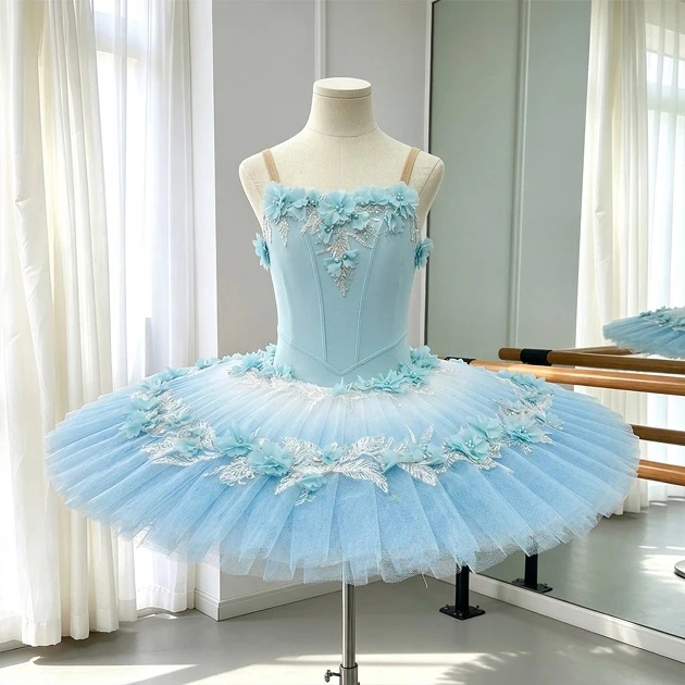 Hellblaues Pfannkuchen-Tutu mit Blumenmuster | S218