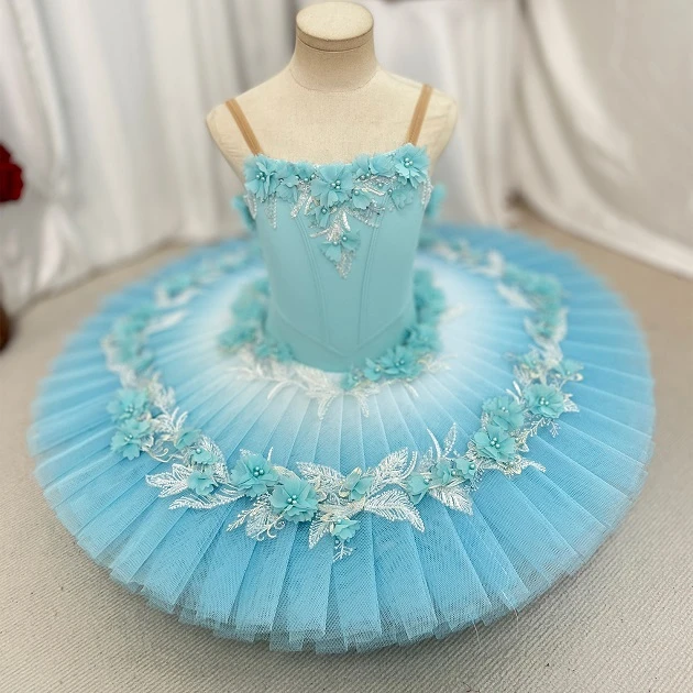 Hellblaues Pfannkuchen-Tutu mit Blumenmuster | S218
