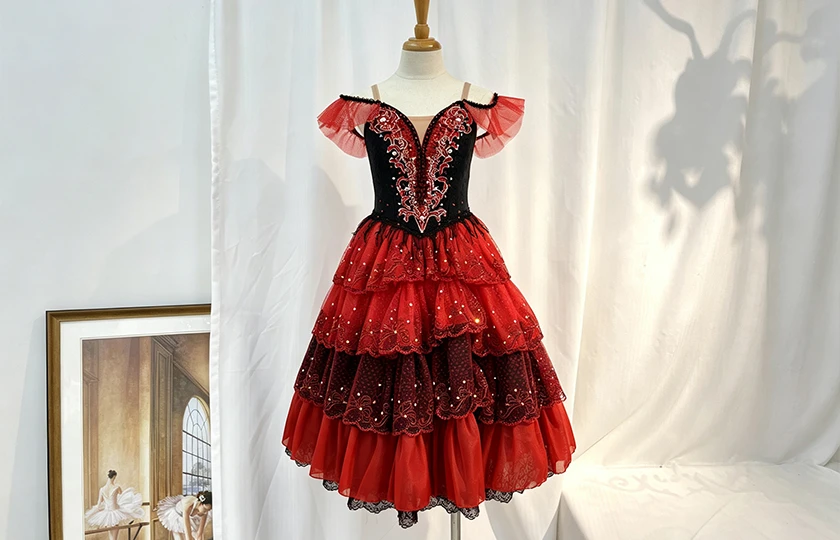 Rotes Ballett-Tutu-Kleid mit Don Quijote-Charakter | R0750