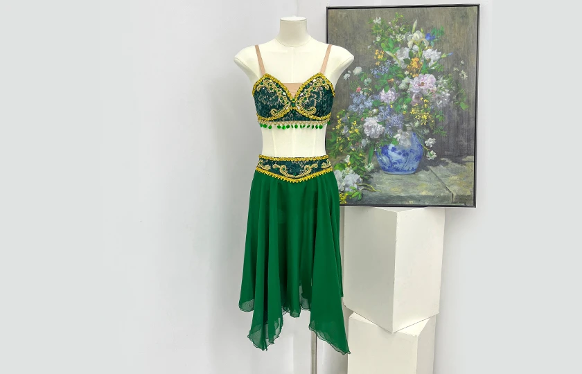Green Two-Piece Oriental Belly Dance Costume Gold Lace Beaded Asymmetrical Chiffon Skirt Stage Perfo